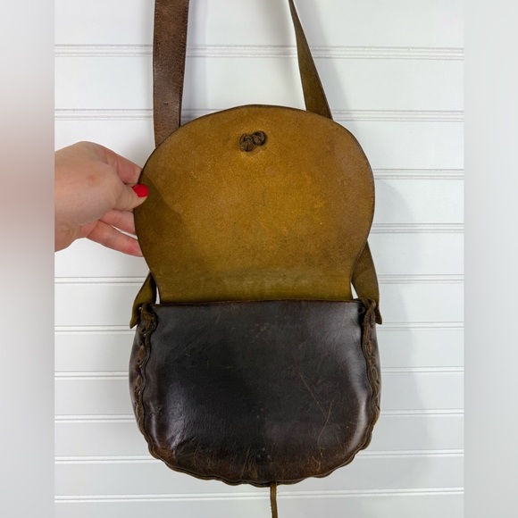 Vintage 70’s hand tooled leather floral purse. - Picture 6 of 11